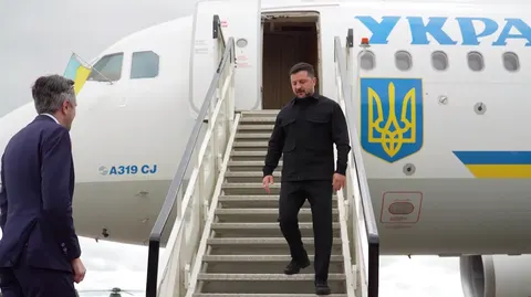 Зеленський: Росія двічі атакувала дронами літак президента України