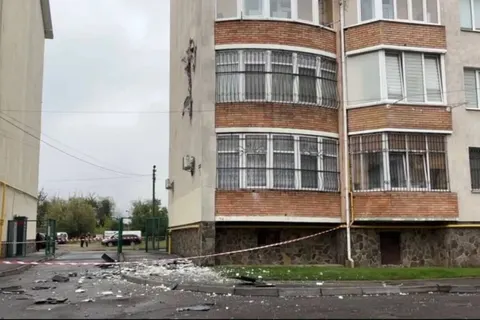 Атака дронів на Стрий: безпілотник влучив у житловий будинок, але не вибухнув
