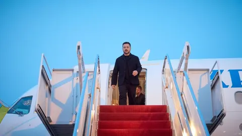 Зеленський про дрон поблизу борту: один чи сотні — не проблема для України
