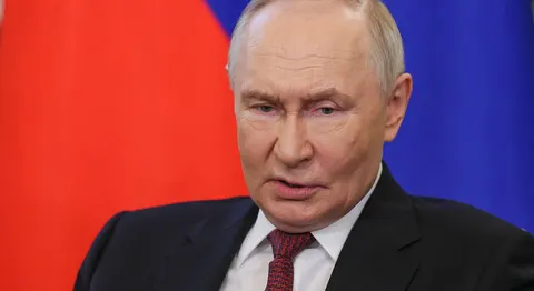 Путін подорожує бронепоїздом і ховається від БПЛА: як Кремль захищає лідера