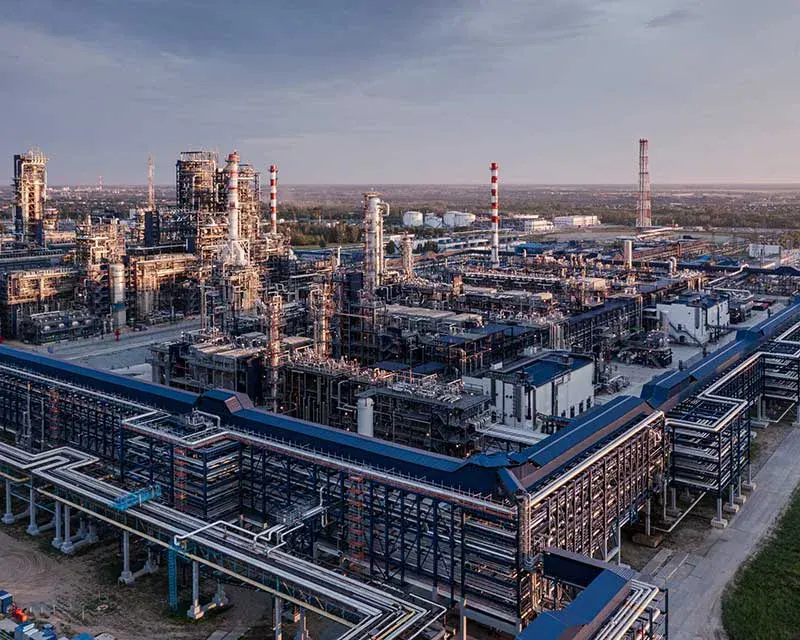 НПЗ у Москві повністю зупинився після удару дронів FP-1