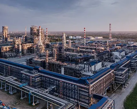 НПЗ у Москві повністю зупинився після удару дронів FP-1