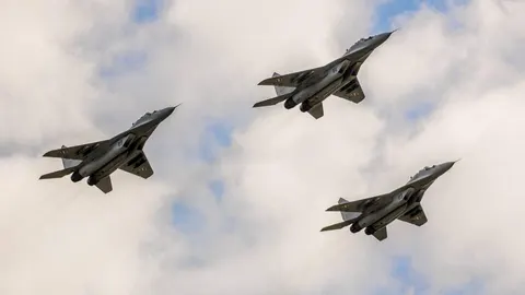 Польща підняла винищувачі через російські дрони над Україною