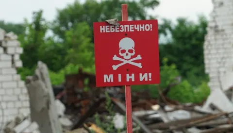 Дистанційне мінування на Херсонщині: ворог маскує вибухівку під побутове сміття