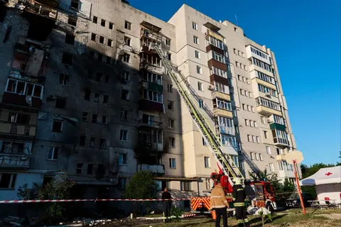 У Смілі досі небезпечно перебувати на поверхах будинку, враженого дроном