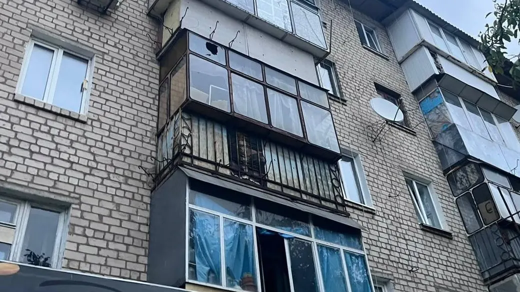 РФ вночі вдарила дронами по Нікопольщині: пошкоджено багатоквартирний будинок
