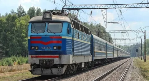 Російський дрон влучив у локомотив пасажирського потяга на Одещині