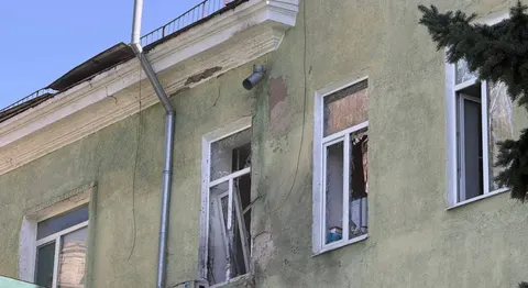 РФ ударила дронами по лікарні в Краматорську: влучання в травматологію