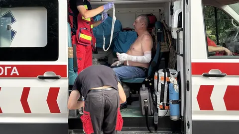 У Сумах дрон влучив у балкон дев'ятиповерхівки: четверо травмованих