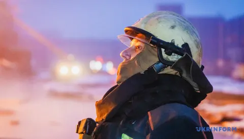 У Києві уламки дронів впали у двох районах: пожежі