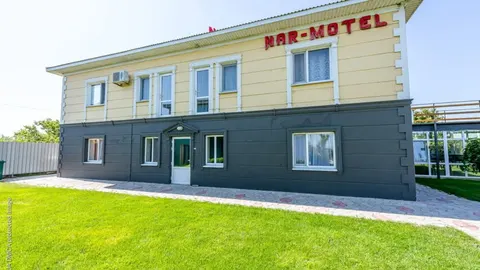 На Арабатській Стрілці дрони атакували готель із російськими військовими