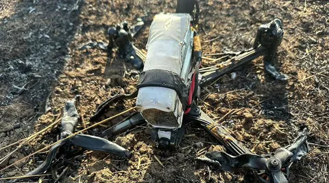 На Харківщині FPV-дрон влучив у чоловіка, який сховався біля зупинки