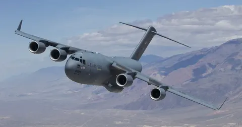 Розворот над океаном: C-17 США уникнув зіткнення з російською ракетою