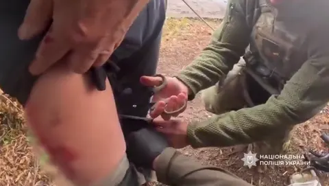 FPV-дрон влучив у цивільне авто в Краматорську: водій поранений