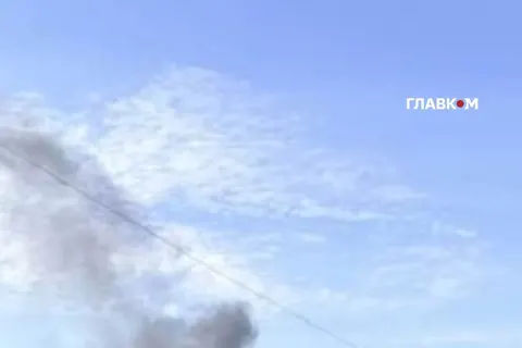 Третя тривога за добу: на Київ знову летіли дрони, пошкоджено «швидку»