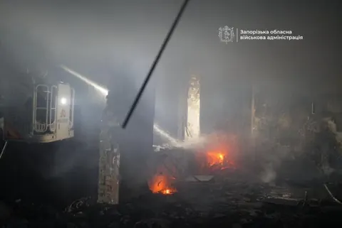 Удар по Запоріжжю: загиблий і шестеро поранених, атака тривала до ранку