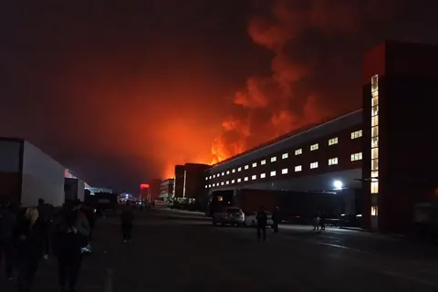 Пожежа на складському комплексі «Соф'їно» під Москвою під час атаки дронів