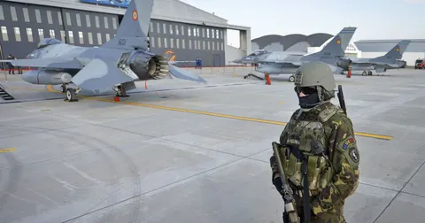 Румунія піднімала F-16 через ціль біля кордону: тривогу в Тулчі скасували